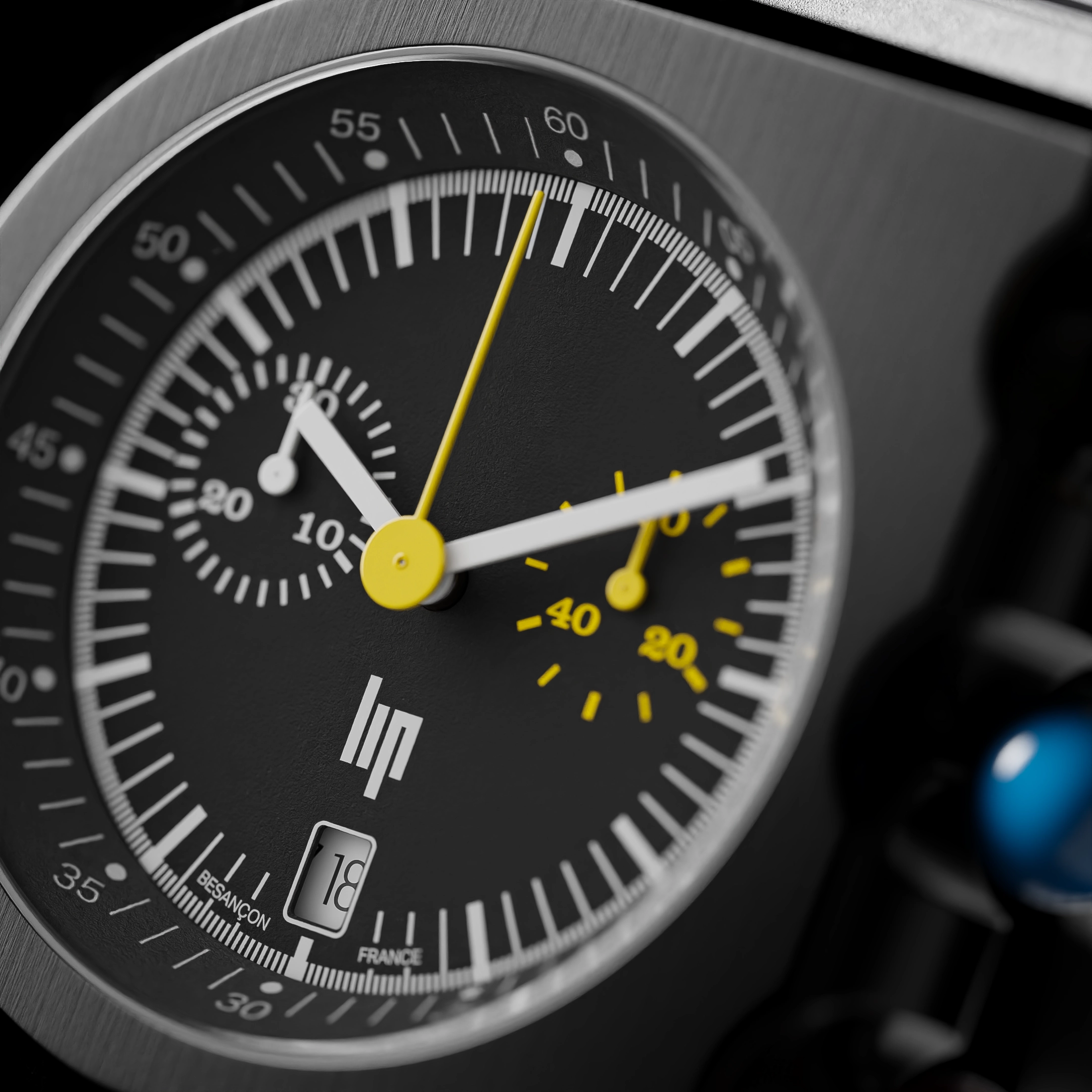 Gros plan d'une montre Lip Mach 2000 dans un studio.